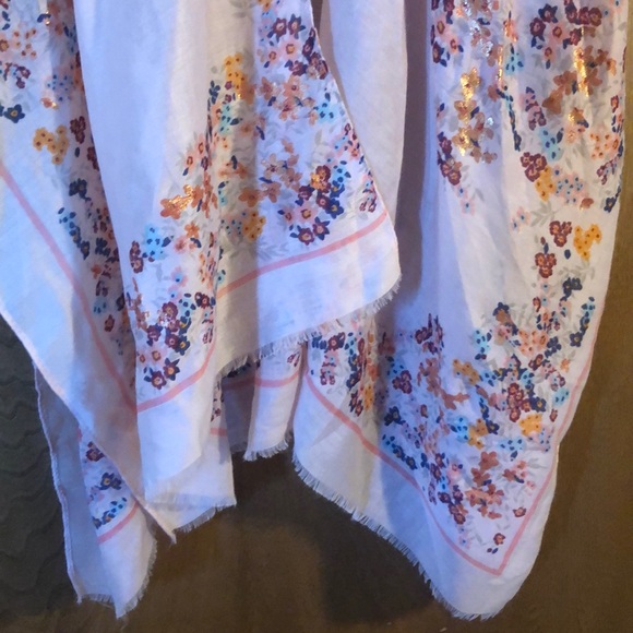 Multicolored sleeveless shawl - Picture 3 of 5